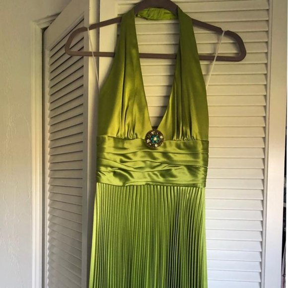 🌎A*B*S by Allen Schwartz || Chartreuse satin halter cocktail dress - Picture 6 of 9